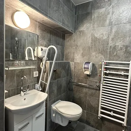 бутик ресторант брасери и релакс зона сажитариус 4* كيوستينديل