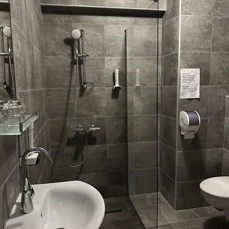 بيت ضيافة бутик ресторант брасери и релакс зона сажитариус كيوستينديل