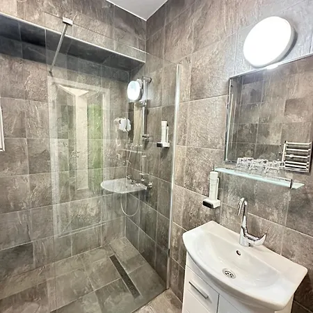 Vendégház бутик ресторант брасери и релакс зона сажитариус Kjusztendil